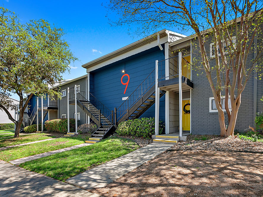 The Life at Castle Hills Apartments